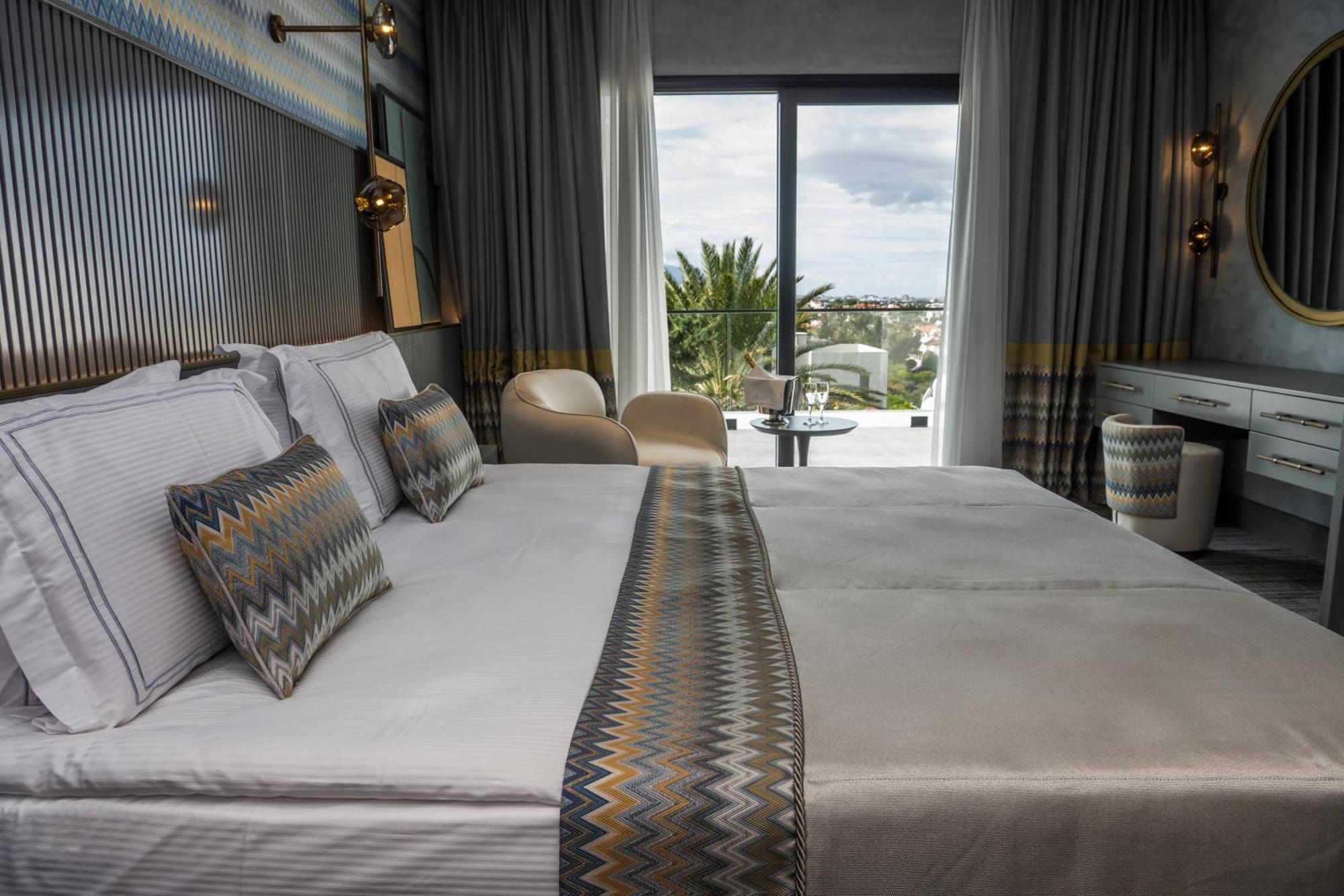 Deluxe Room Mountain View