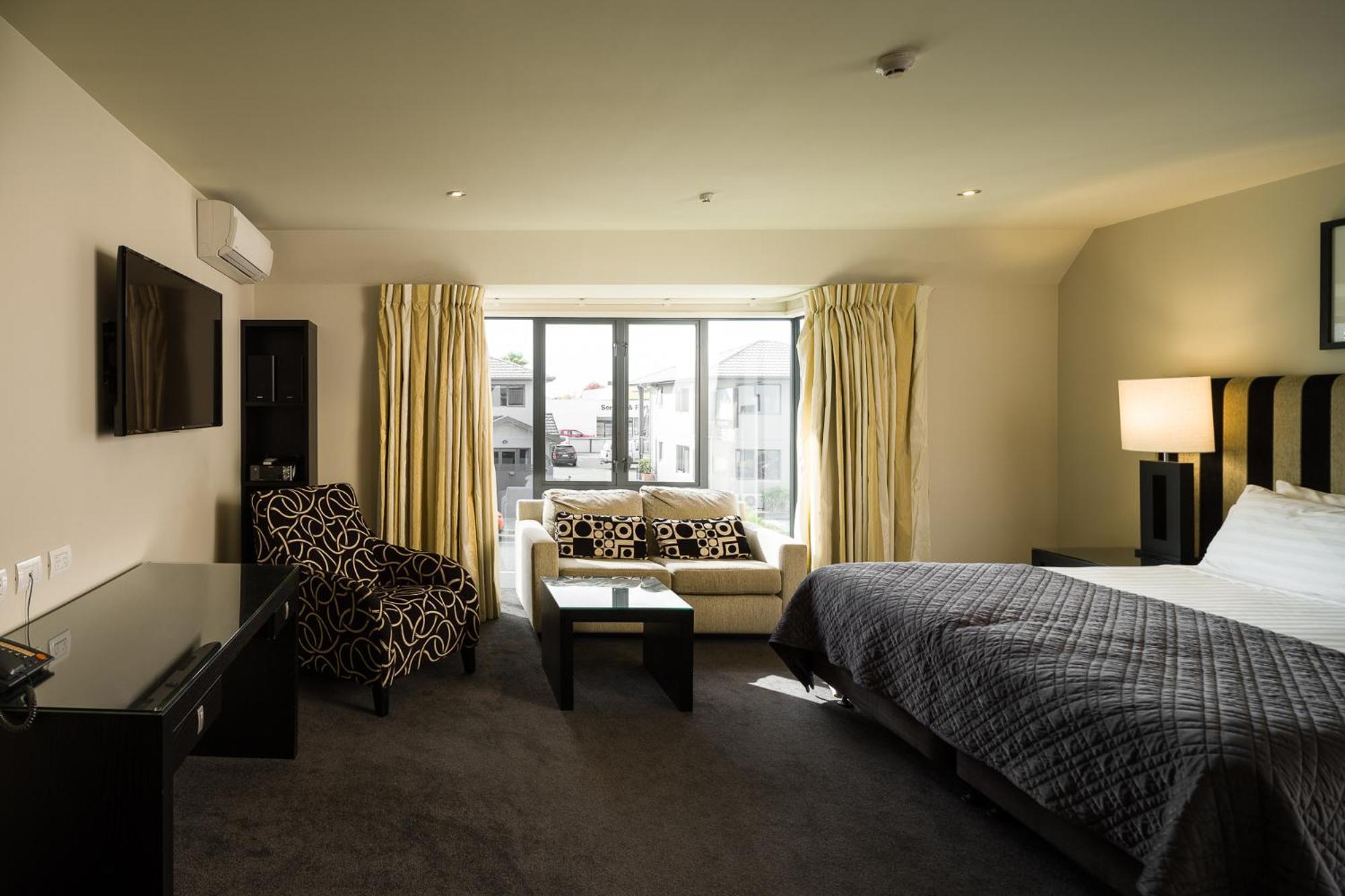 Superior One-Bedroom Apartment - Max 4,1600574151:JPEG