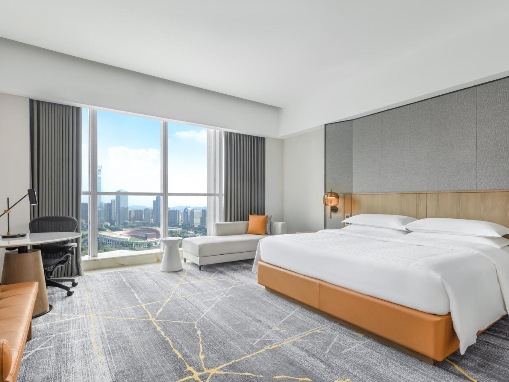 Premier Deluxe Guest room 1 King TianHe Stadium view