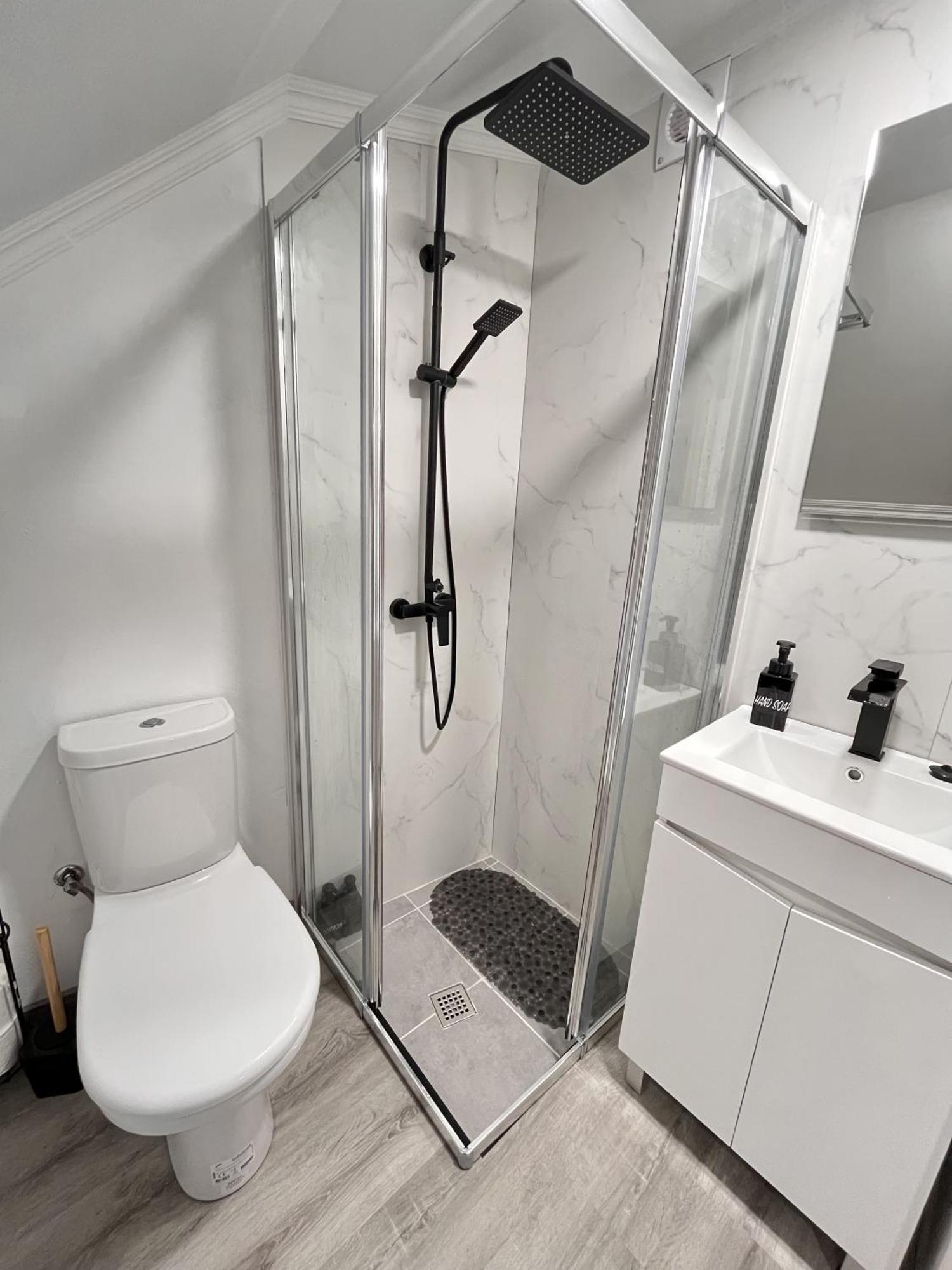 Double Room with Private Bathroom,1640415793:JPEG