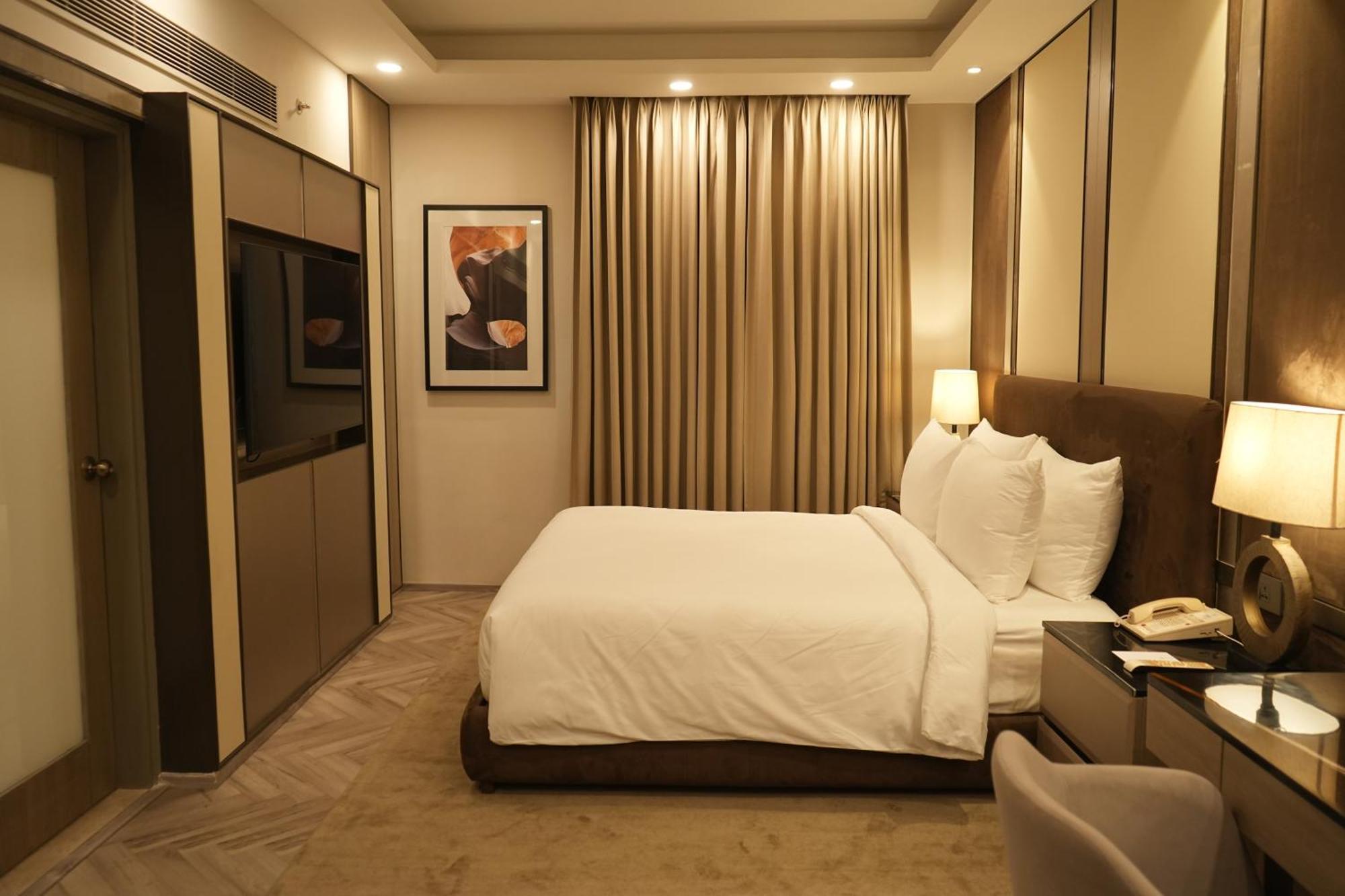 Club Room complimentary on F&B