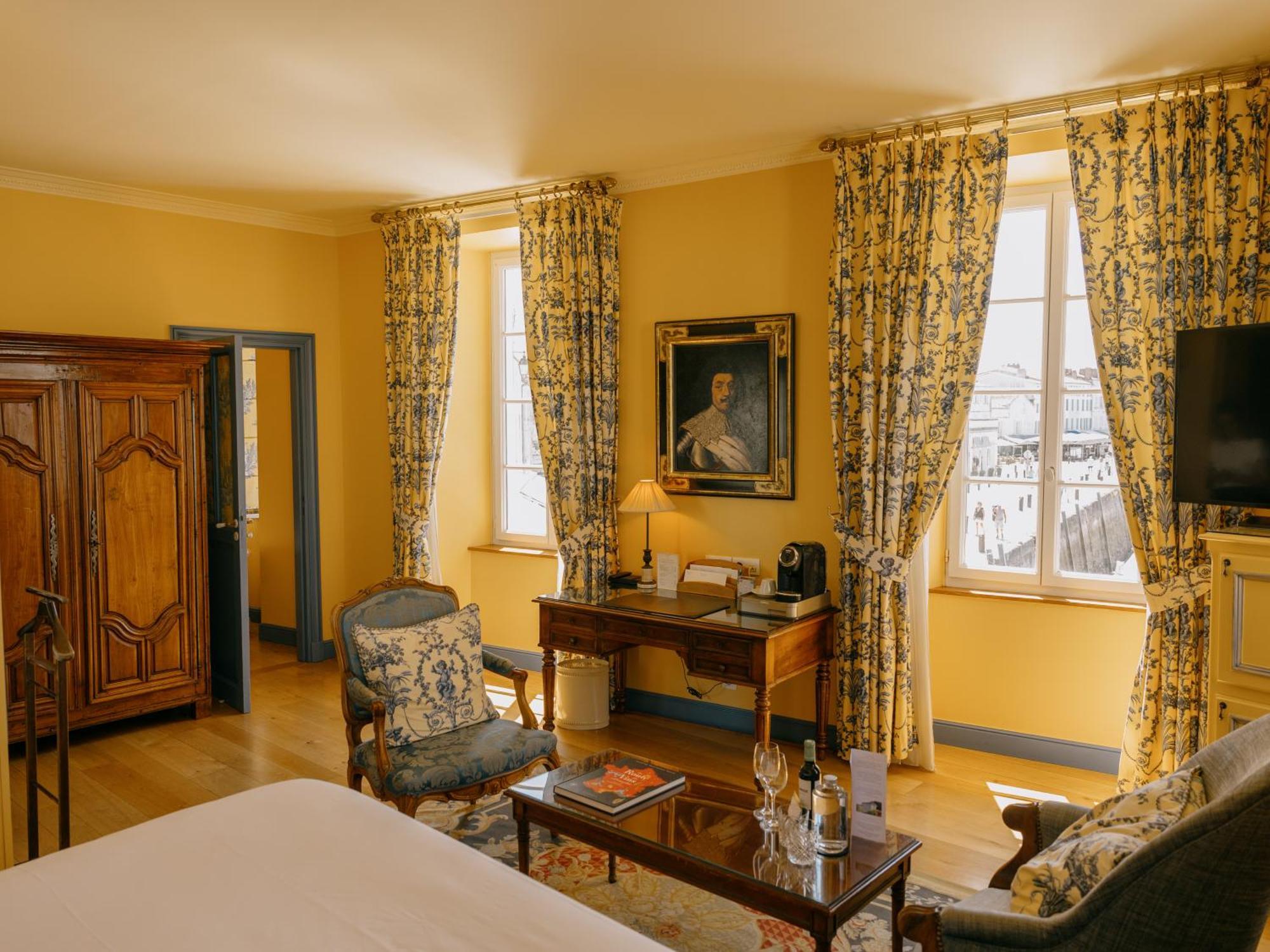 Deluxe Suite