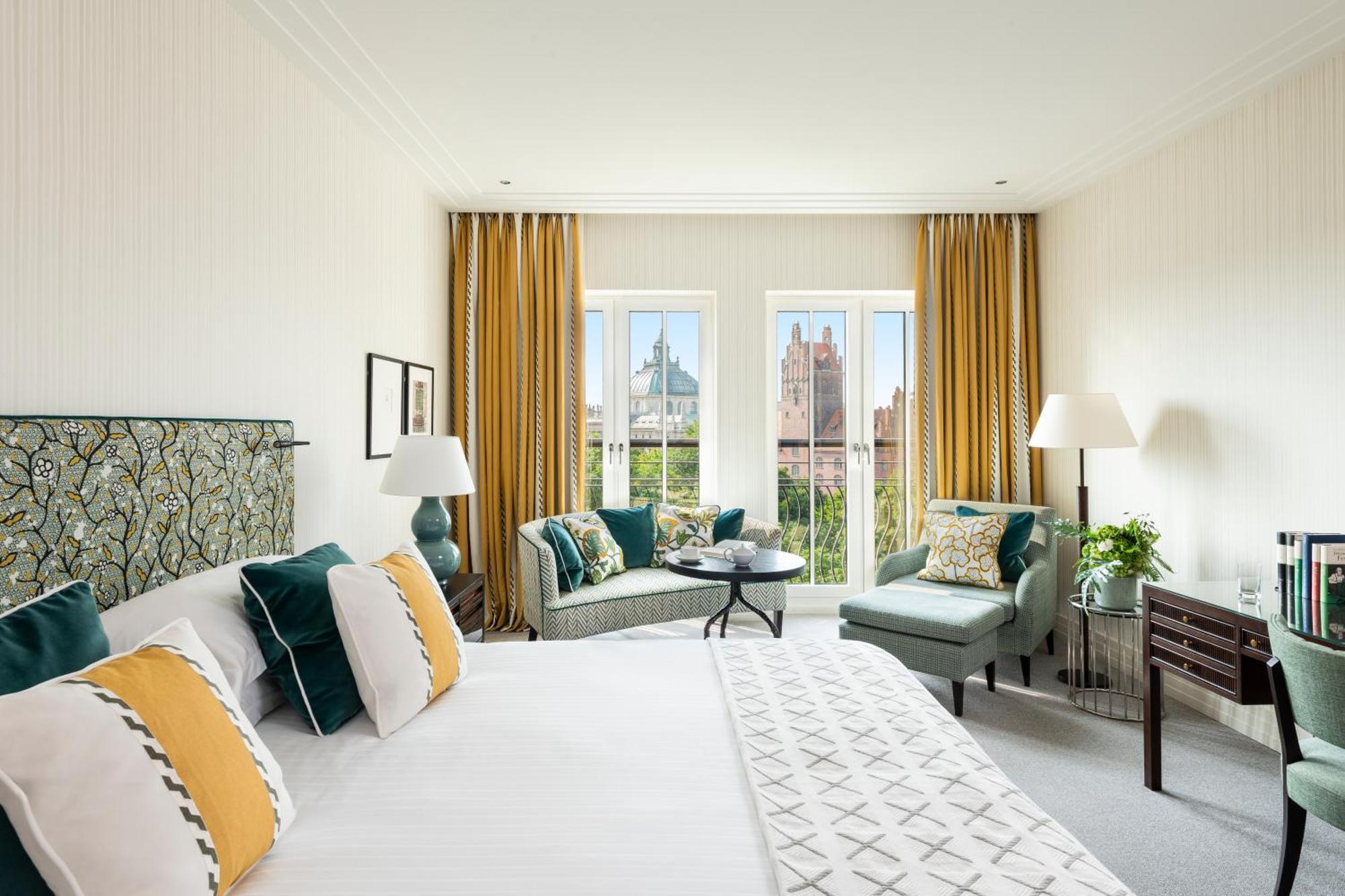 Deluxe Panoramic View Room