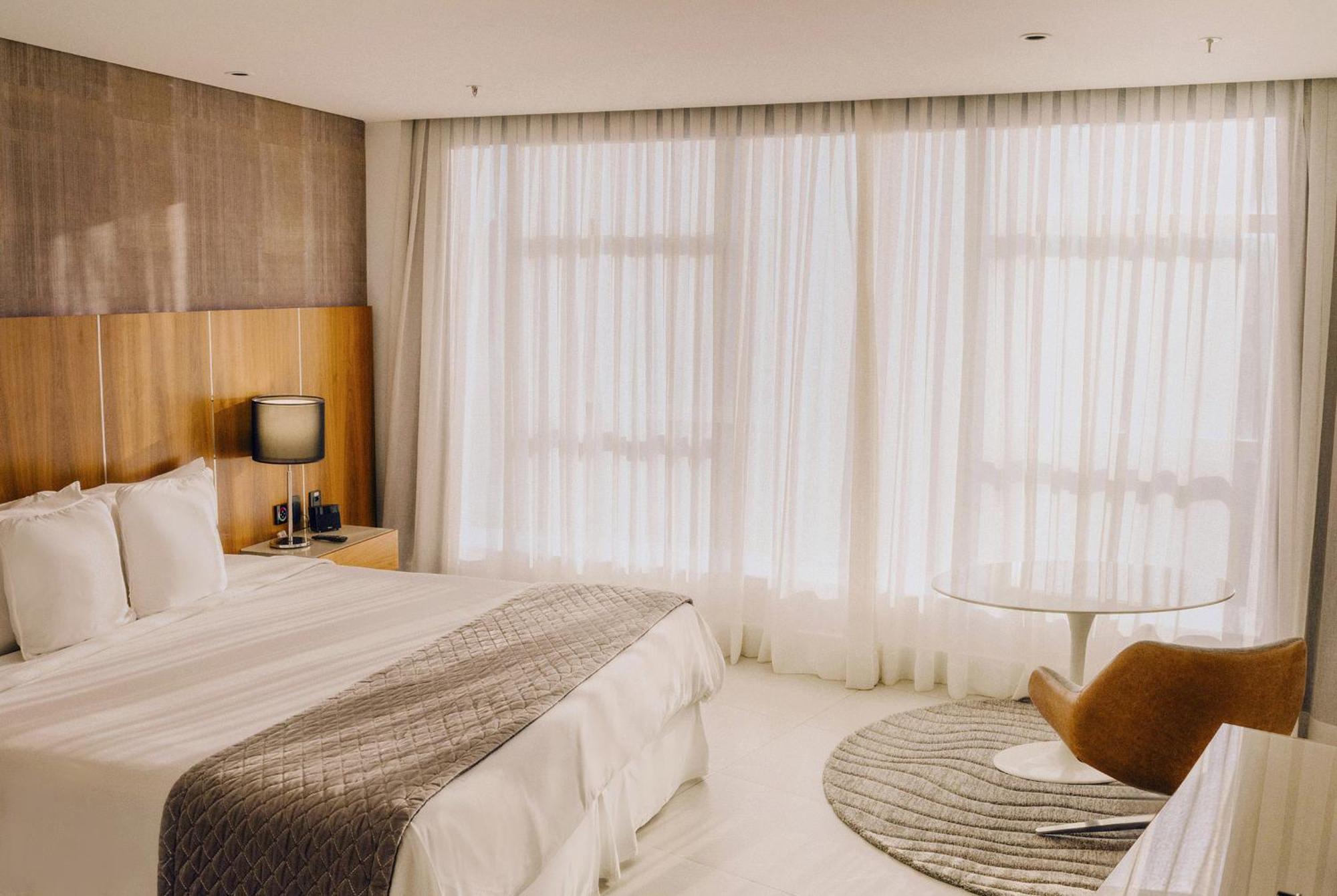 Deluxe Room Mountain View