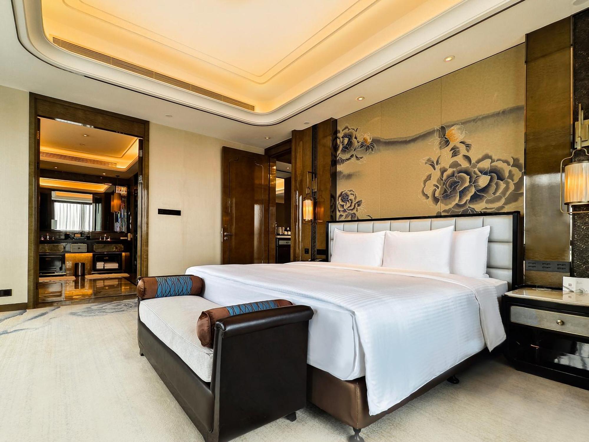 Exective Deluxe Suite Room【Capsule coffee machine+ smart toilet+65 inches Project to a high-definition TV+Audio equipment】,1604099485:JPEG