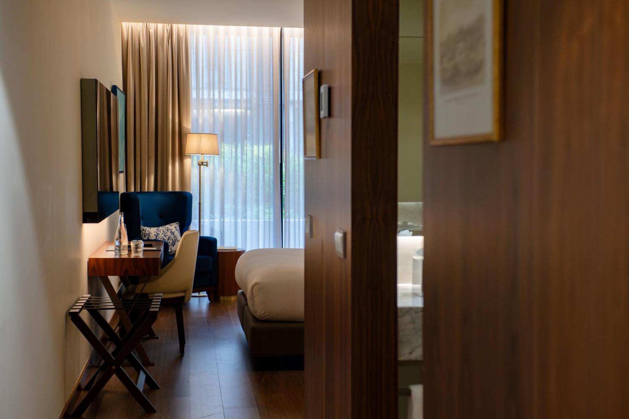 Premium King Room with Balcony,1604137730:JPEG