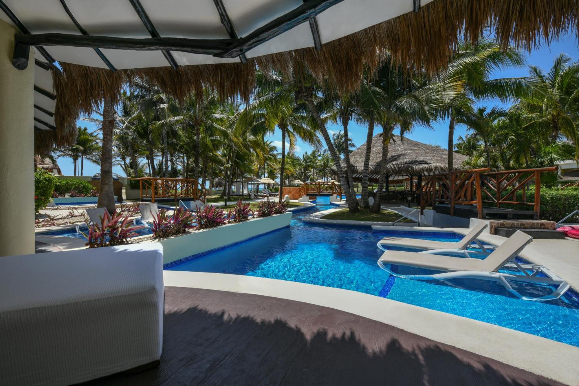Honeymoon Private Pool Swim Up Casita Suite