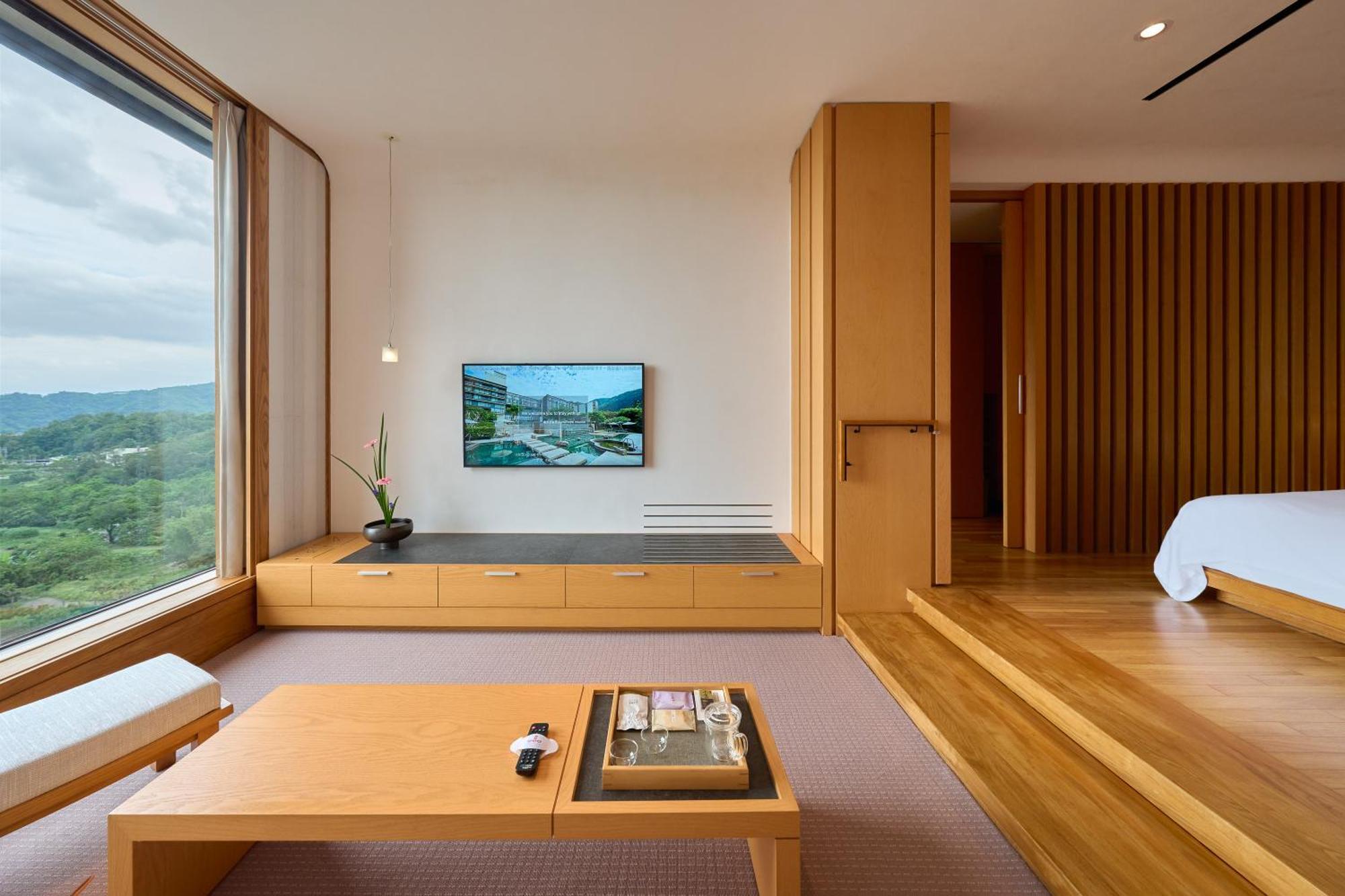 Suite with City View and Double Bed