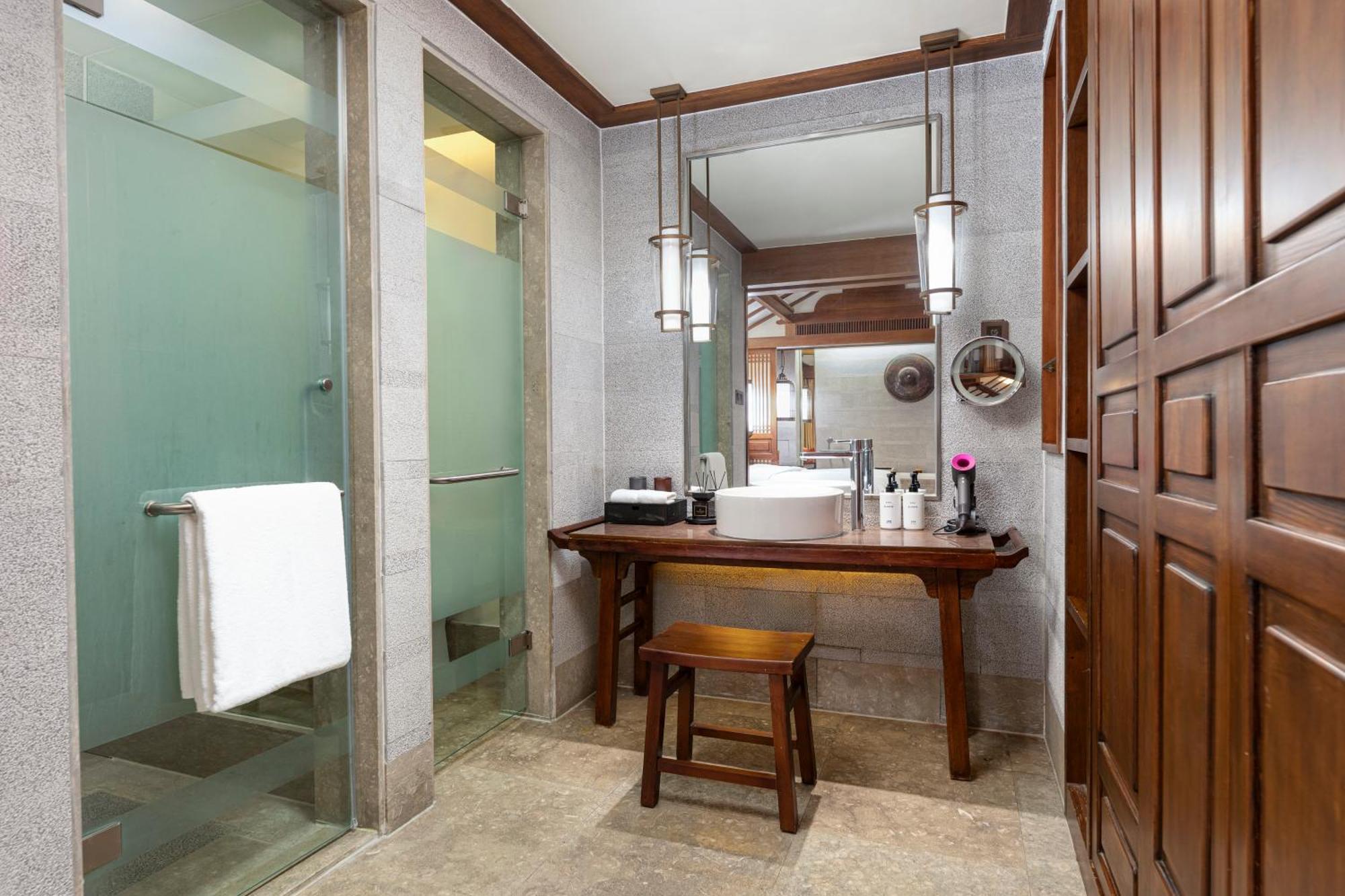 Premium King Room