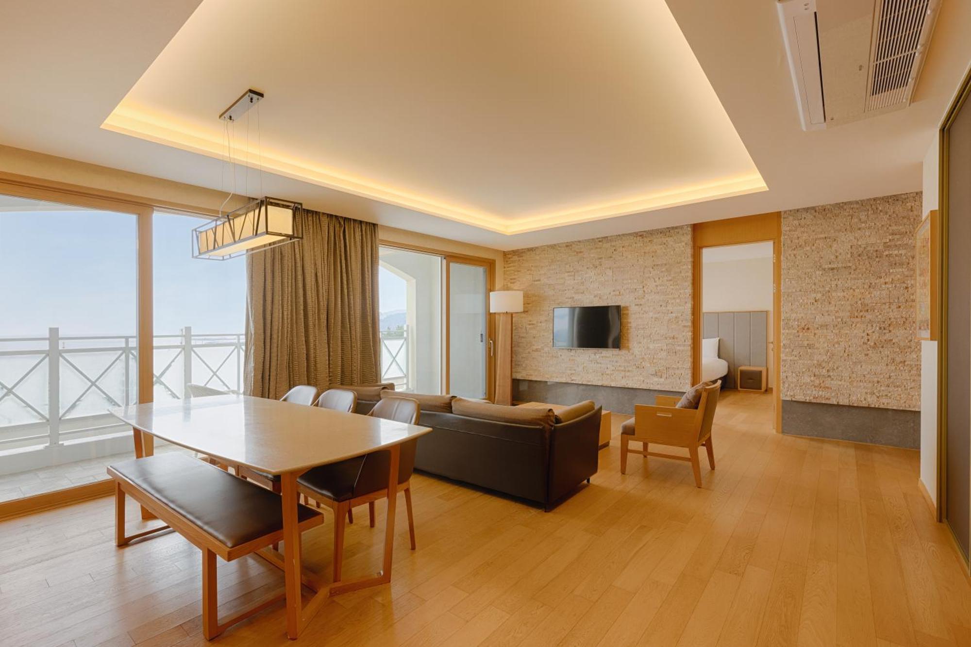 Gold Suite Kitchenette Ocean View