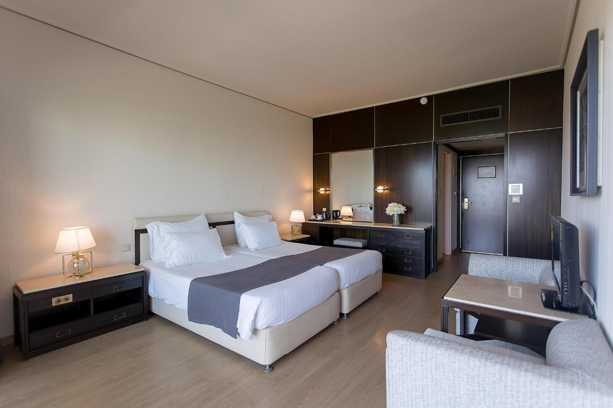 Twin Room with Lake View,1606042724:JPEG