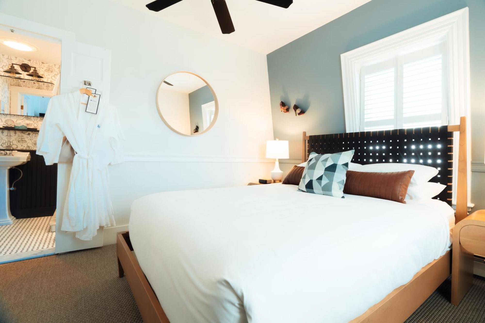 Standard Queen Room