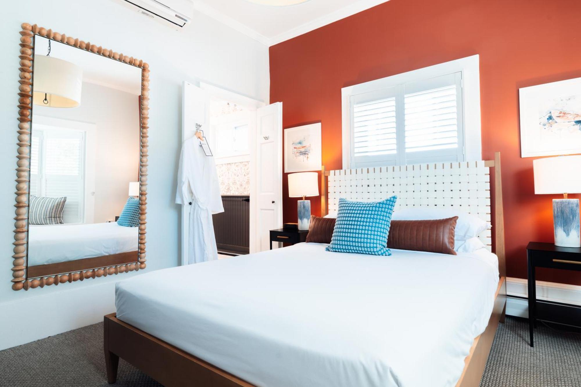 Standard Queen Room