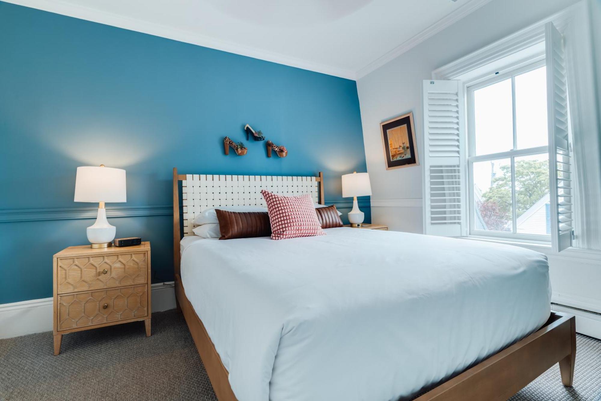 Standard Queen Room