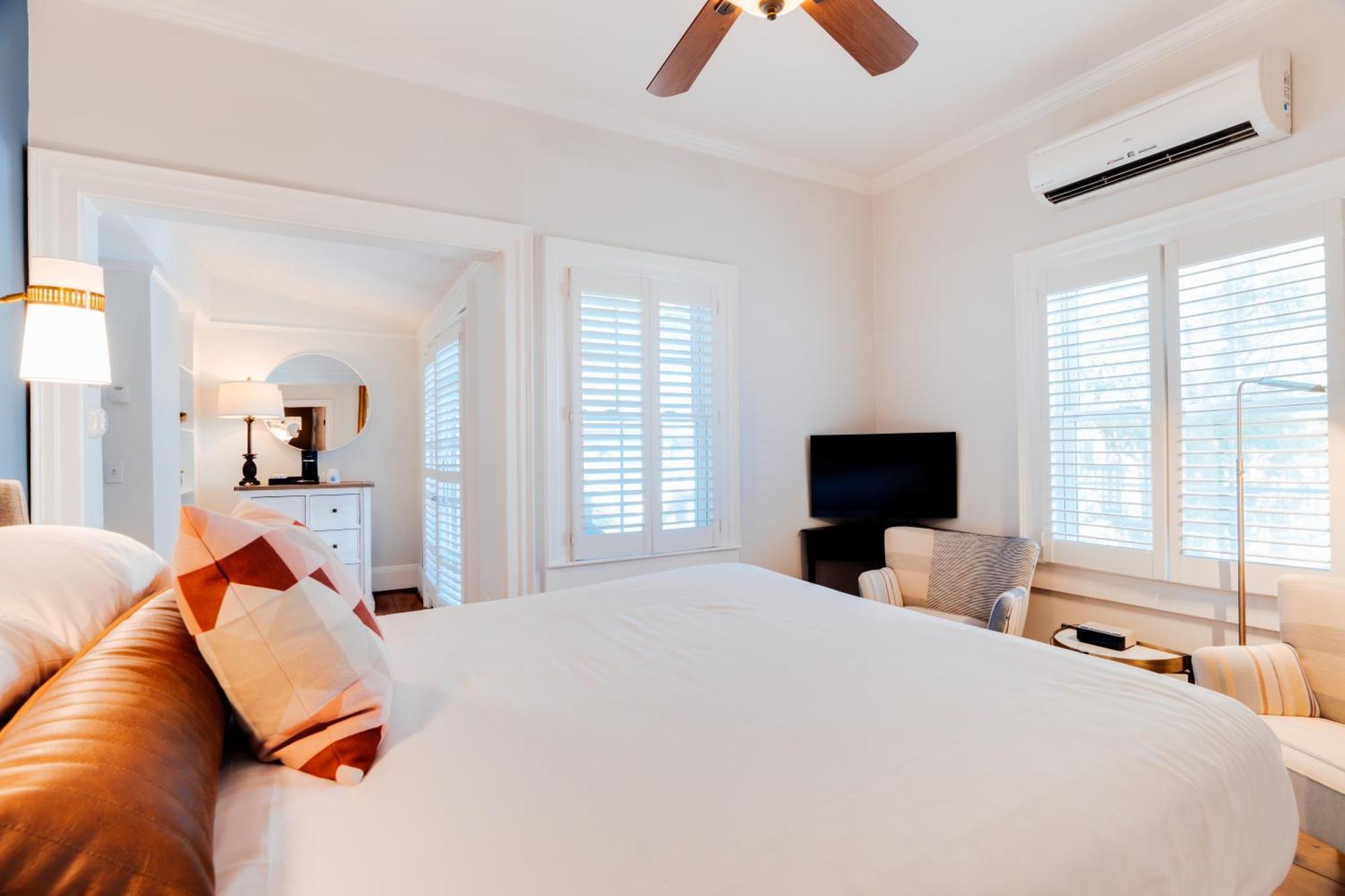 Deluxe Queen Room