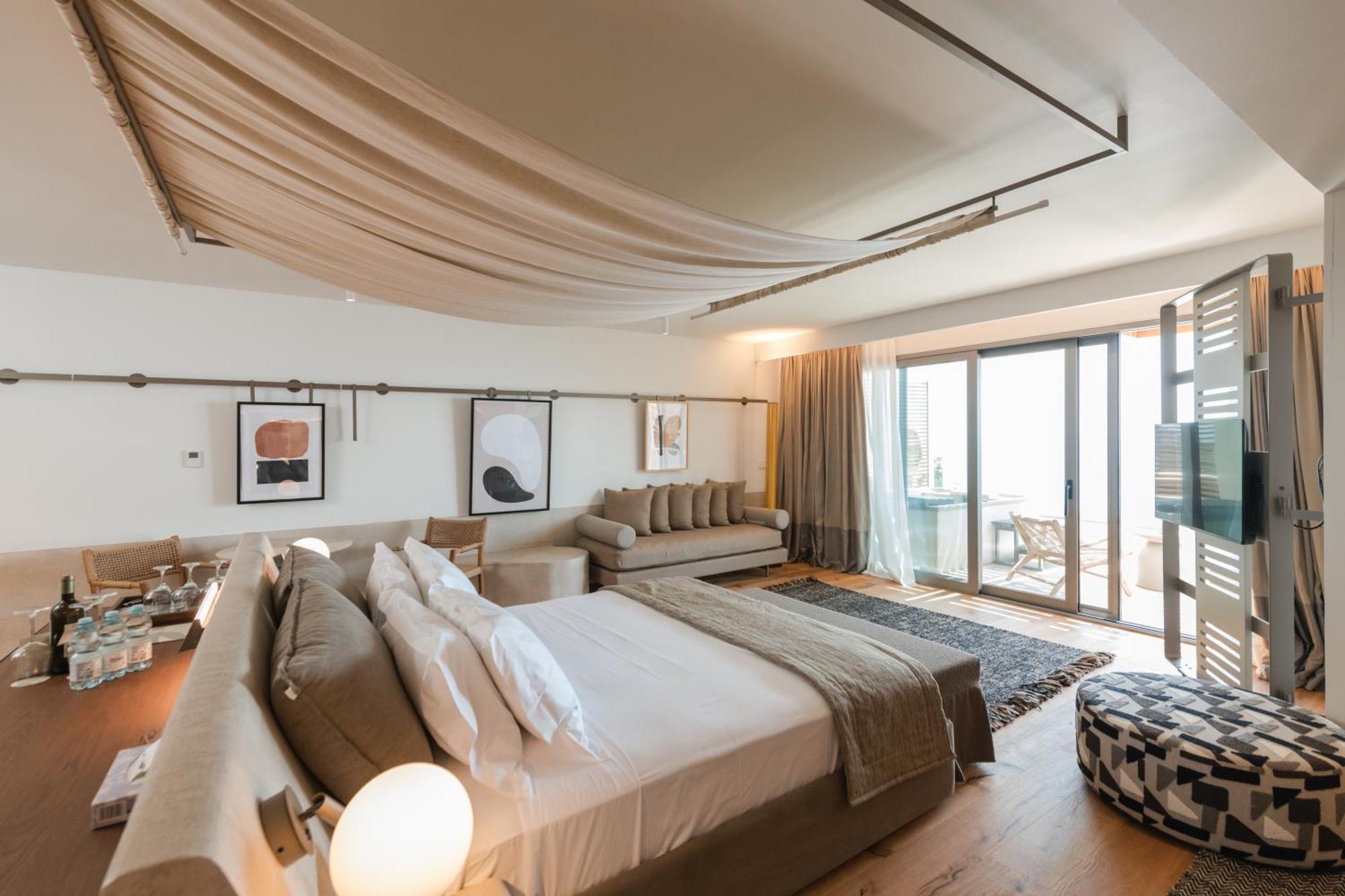 Premier Jacuzzi Suite