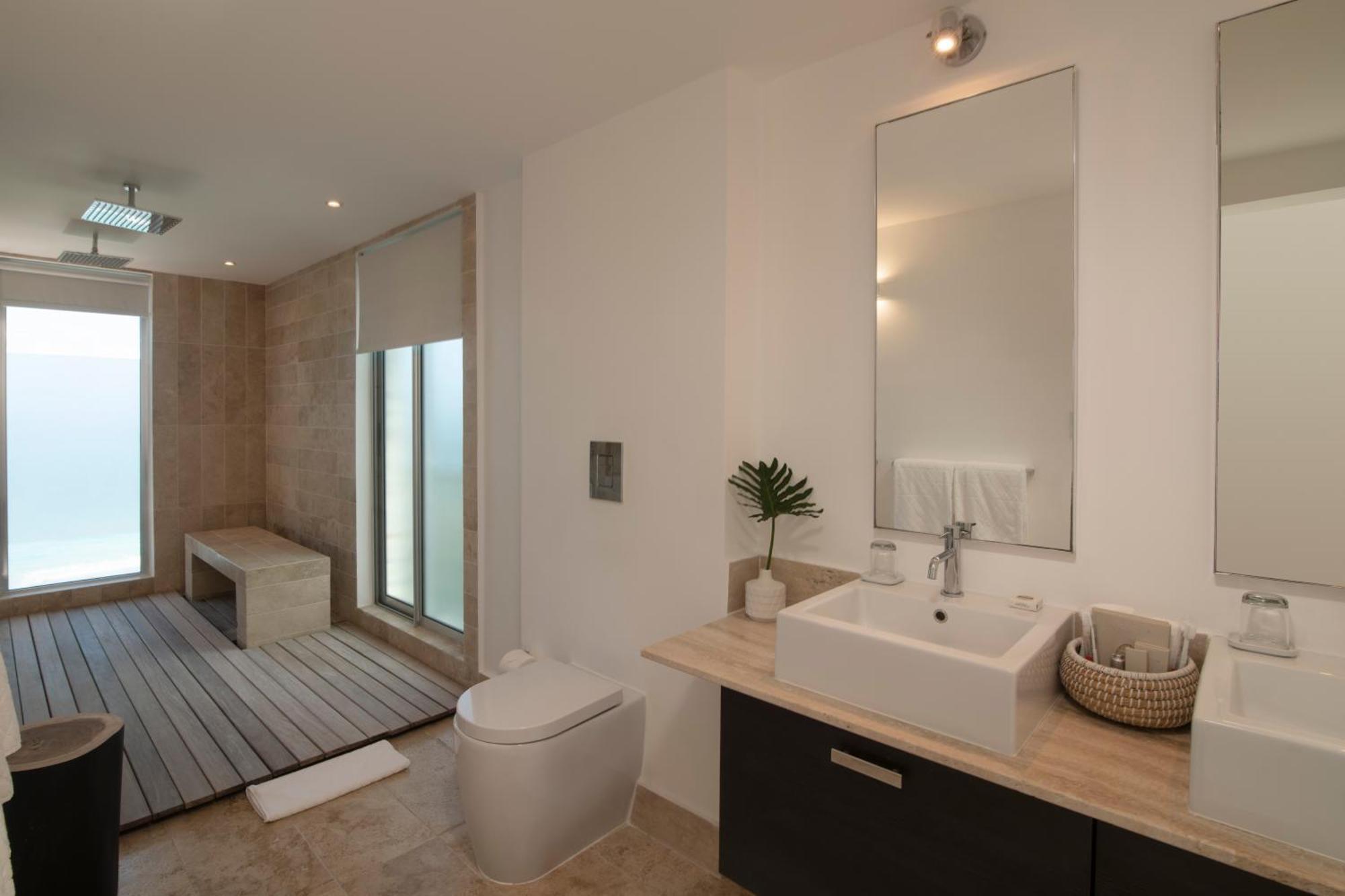 Three-Bedroom Premium Penthouse Suite Plunge Pool Oceanfront