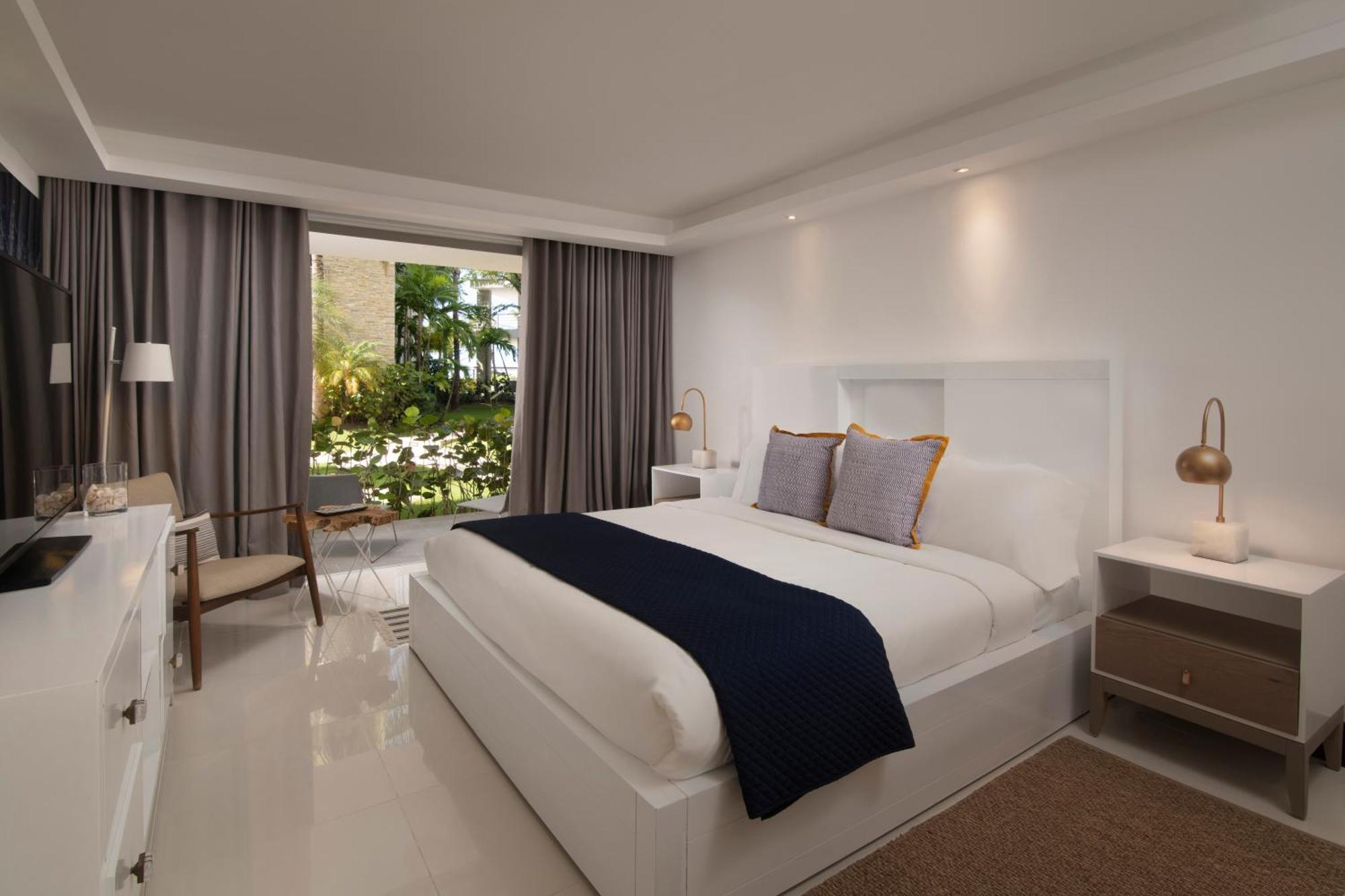 Superior King Room Garden View
