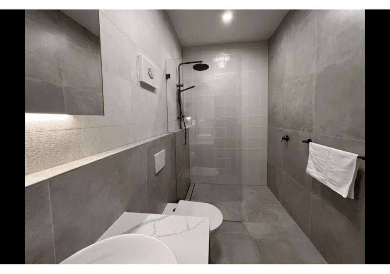 Double or Twin Room Private Bathroom