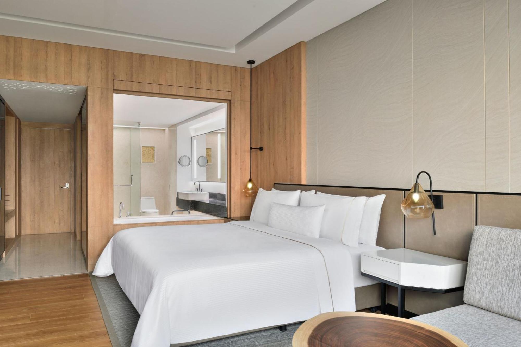 Larger Guest Room, 1 King- Lake view,1626354986:JPEG