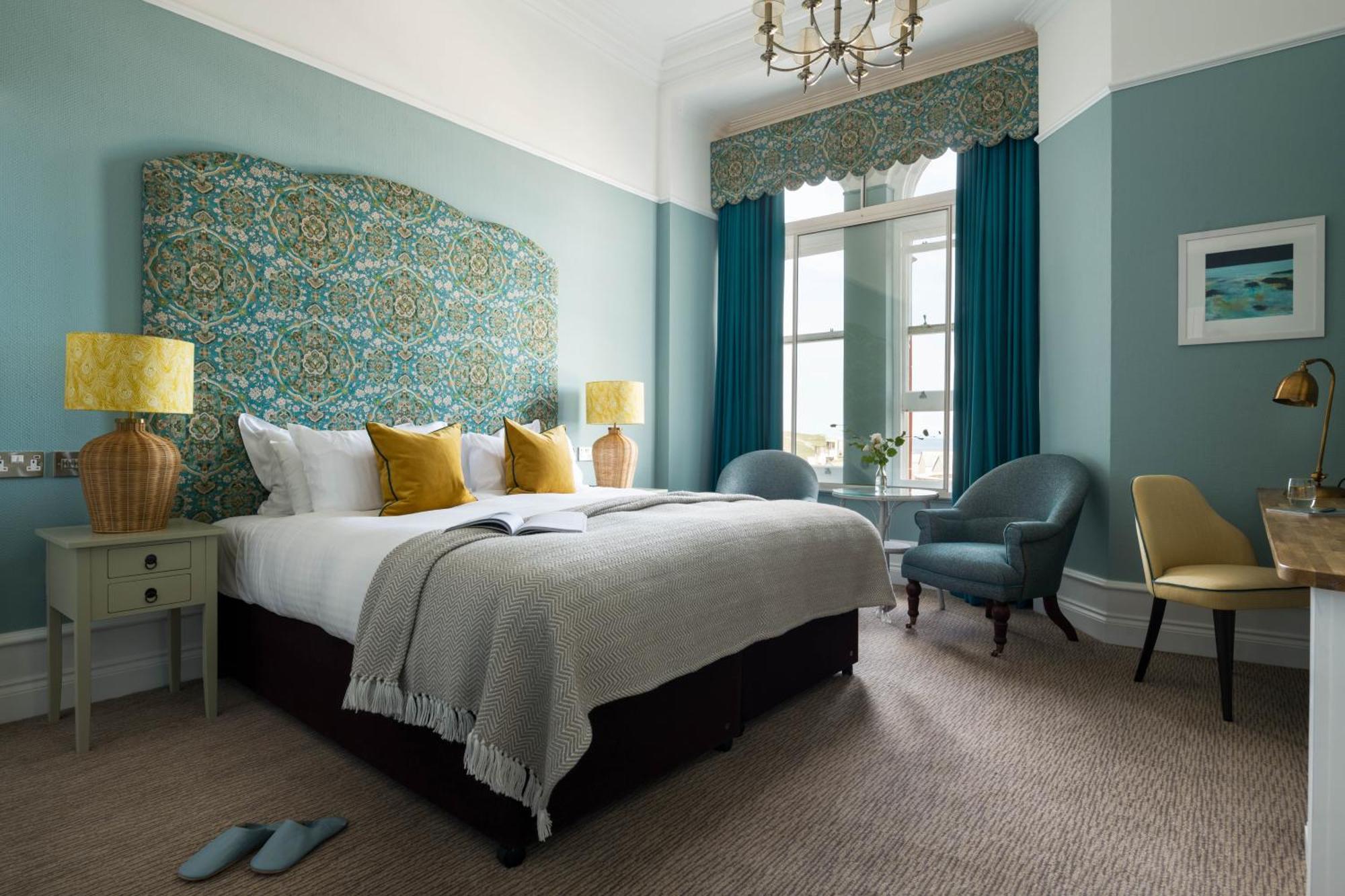Double or Twin Room with Partial Sea View,1610223734:JPEG
