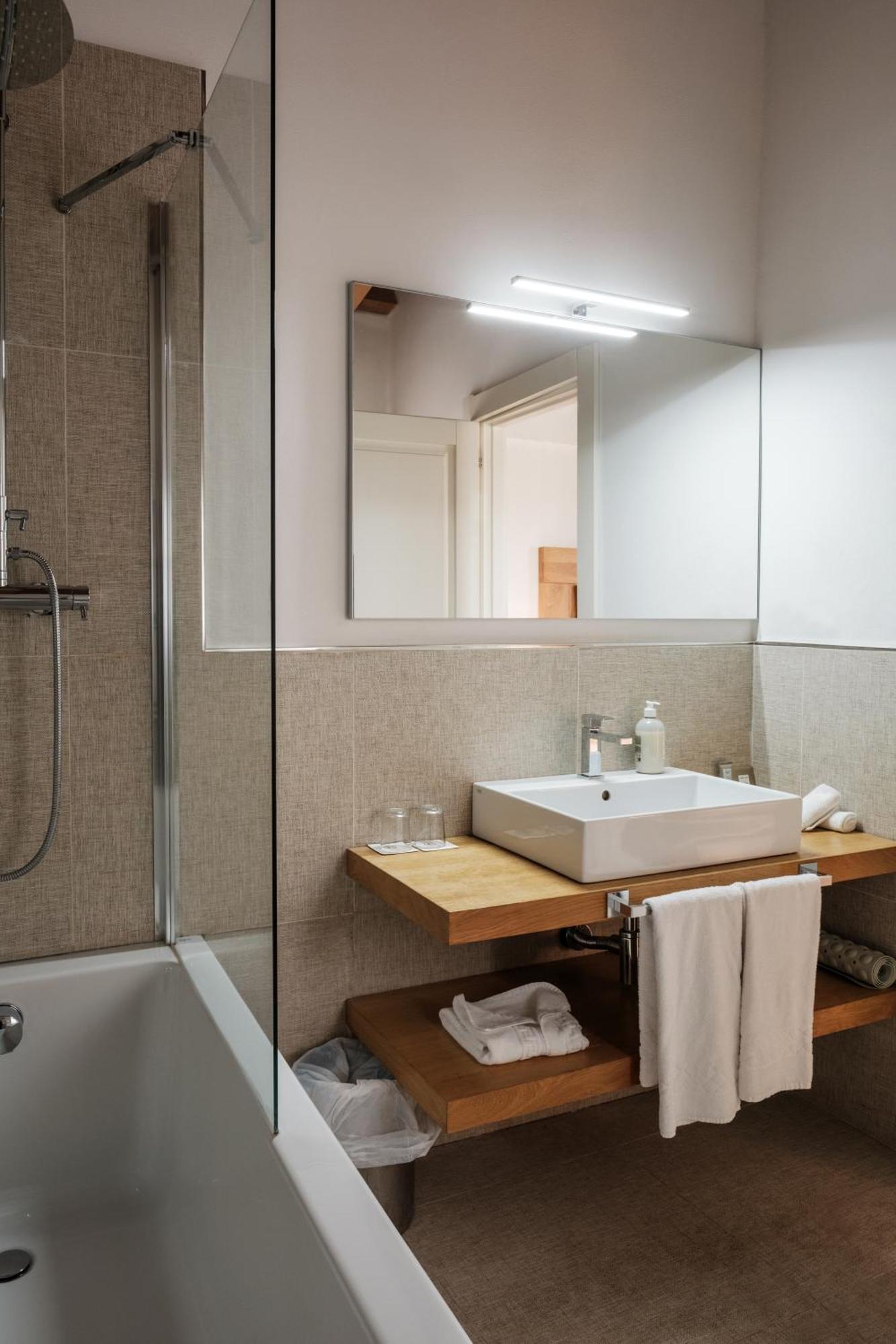 One-Bedroom Apartment,1609324875:JPEG
