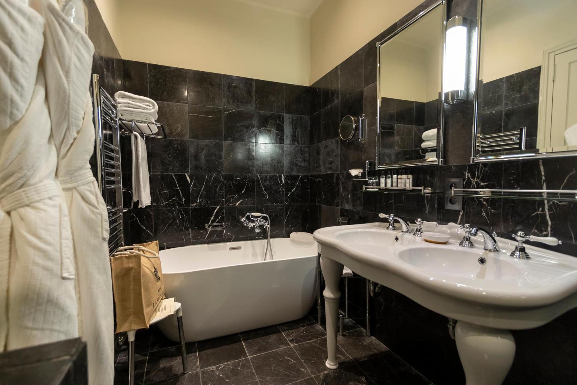 Suite Demeure - Garden View