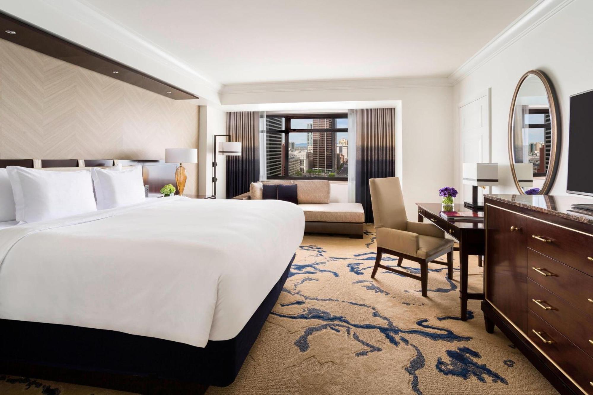Guest room 1 King Bed City view