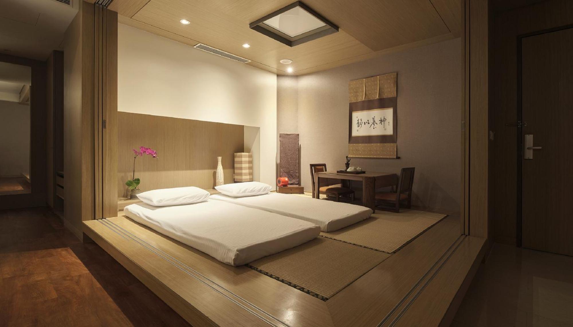 Suite with Lake View