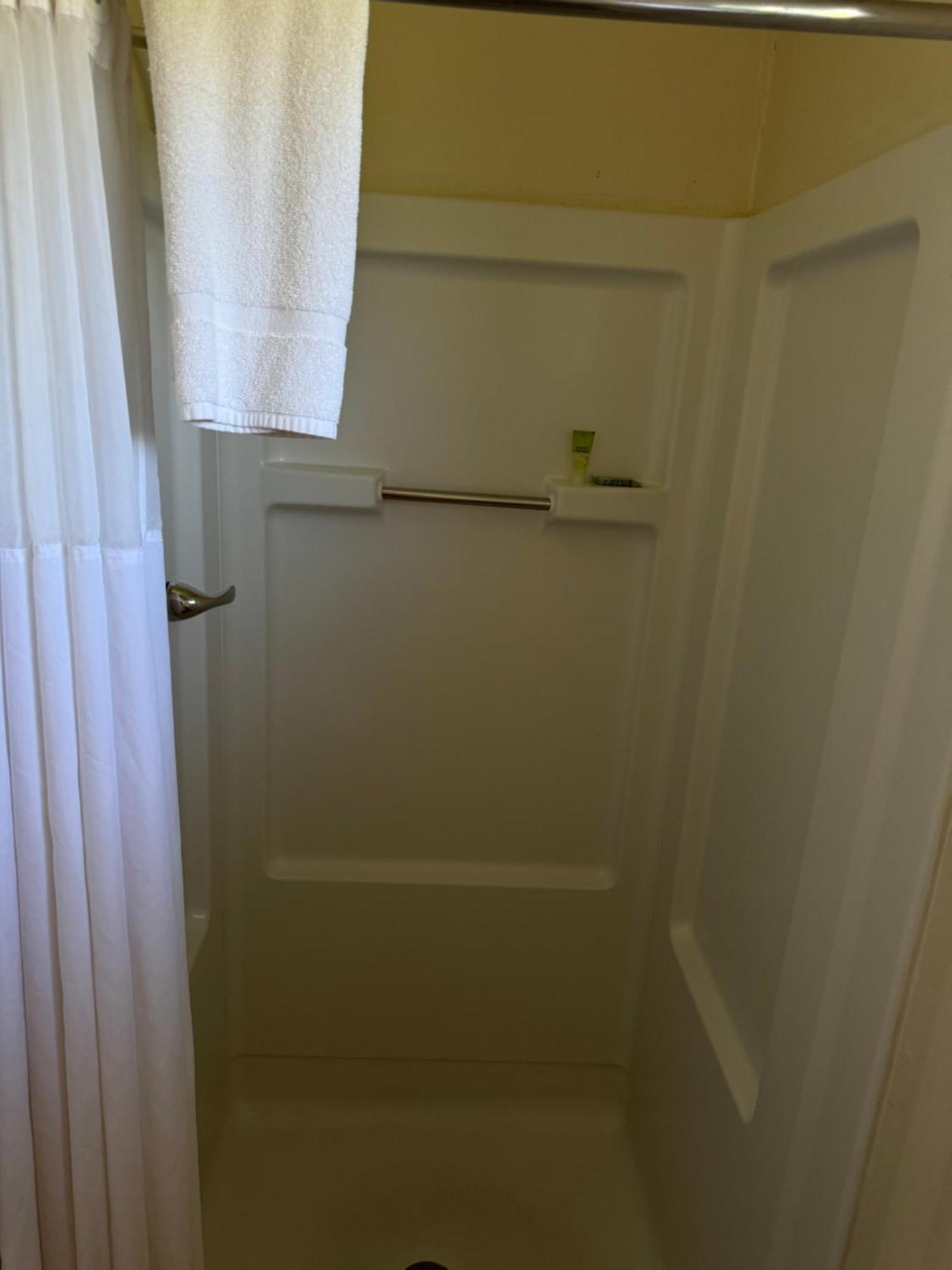 Single Room,1610687407:JPEG