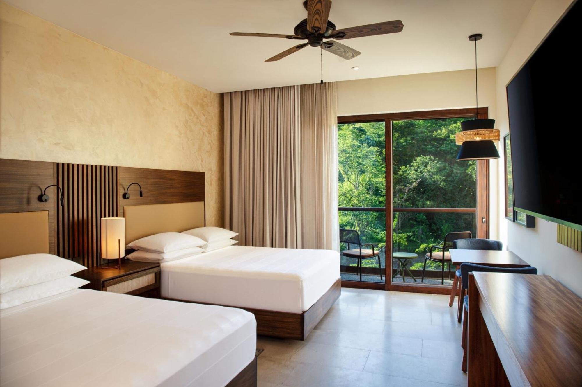 Deluxe, All-Inclusive, Guest room, 2 Queen, Balcony