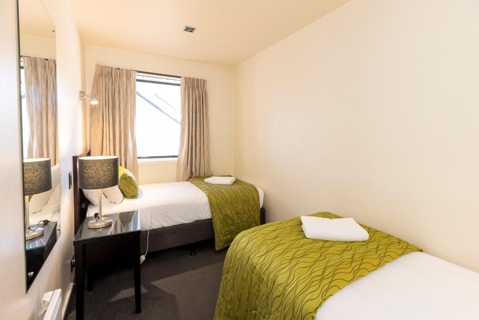 Motel 4 Bedroom Unit