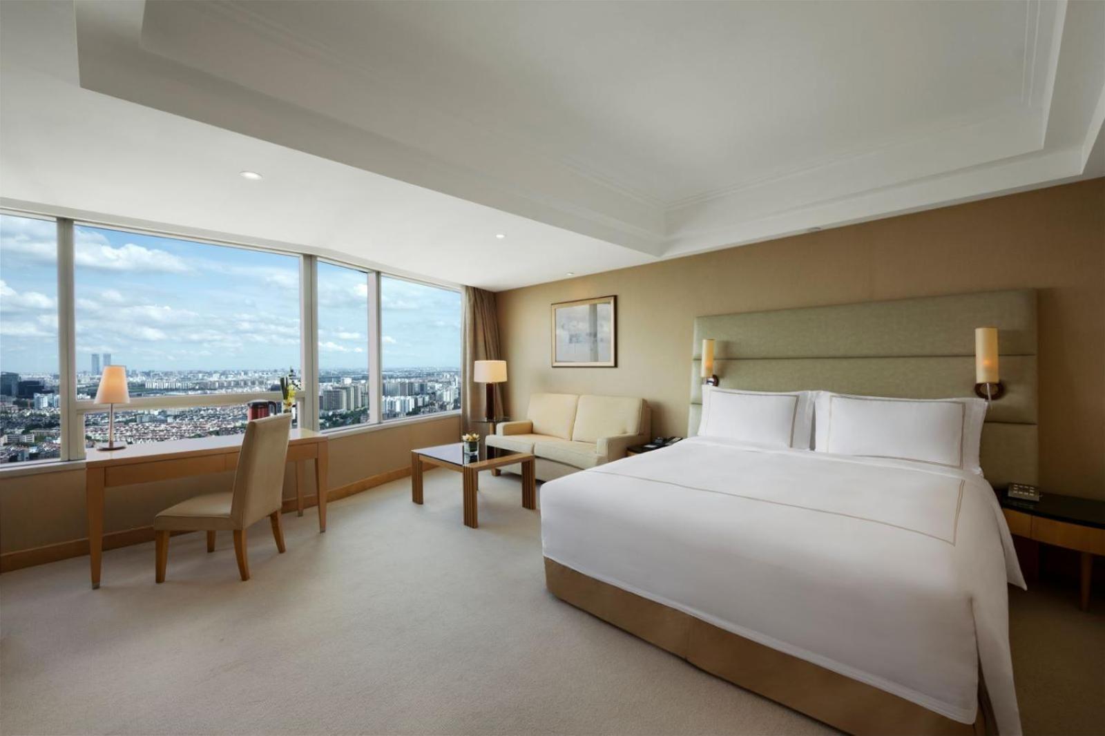 Deluxe King Room City View