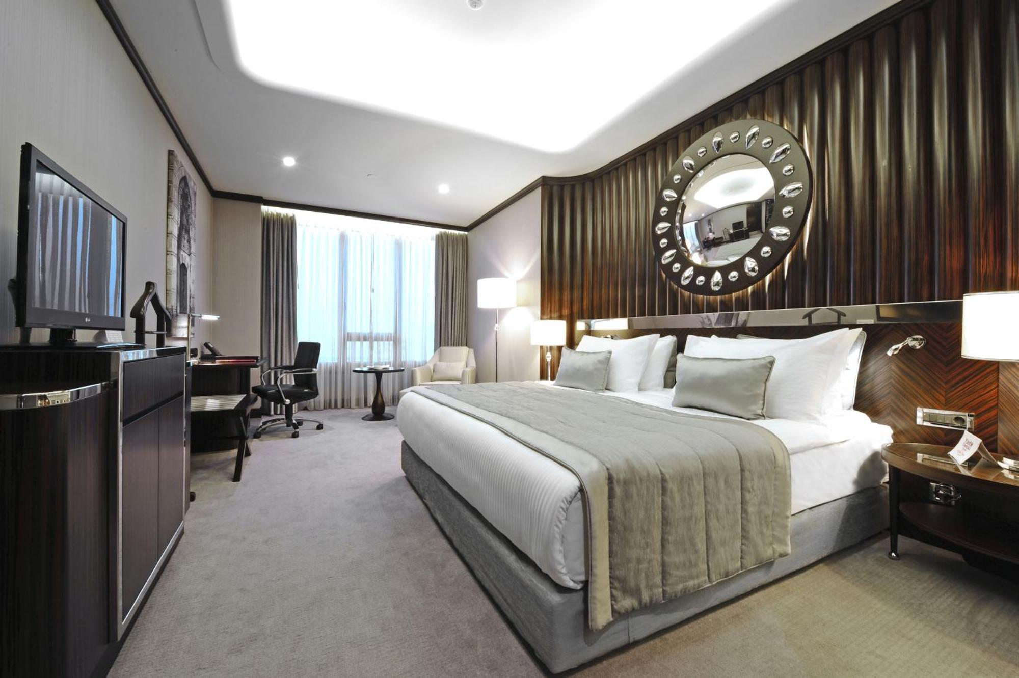 Standard King Room with Club Lounge Access - High Floor/Smoking,1706830327:JPEG