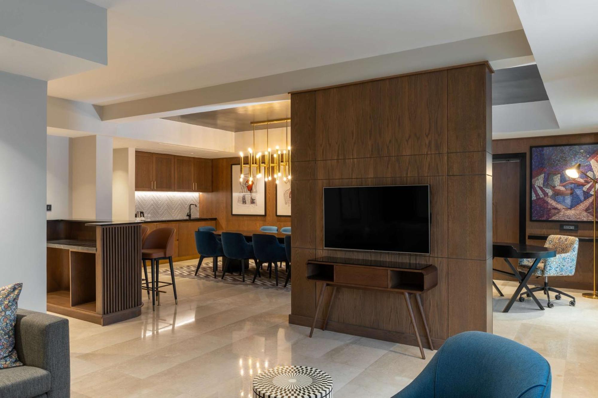 Suite Balcony Lagoon View Lounge Access
