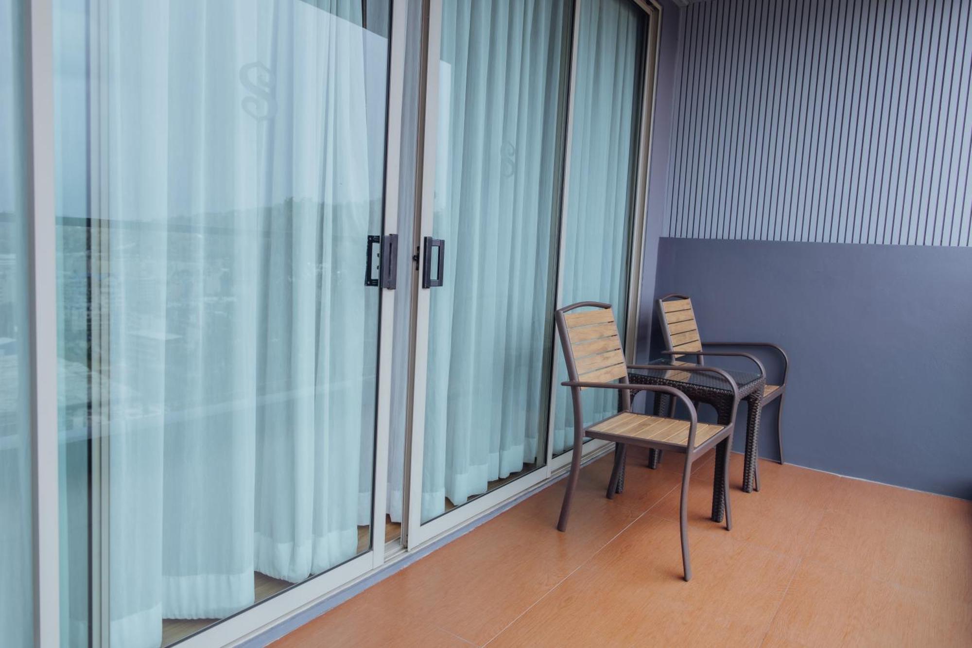 Corner Ocean Panoramic