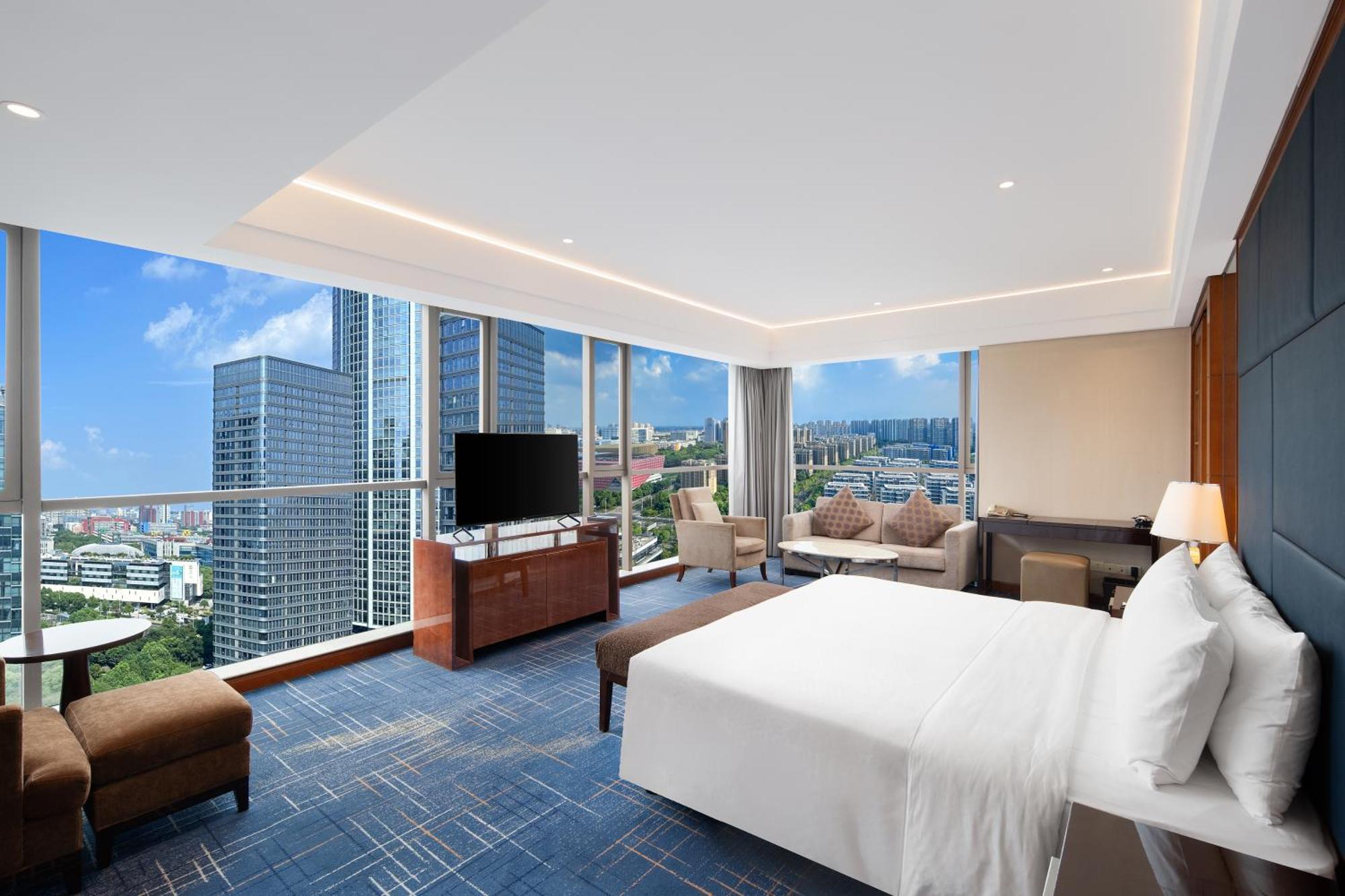 Executive Suite,1613679655:JPEG