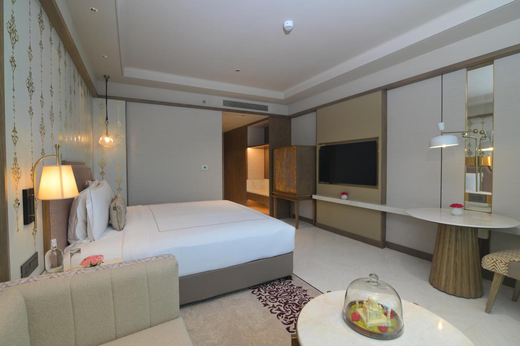 Luxury Room King Bed on food beverages laundry spa