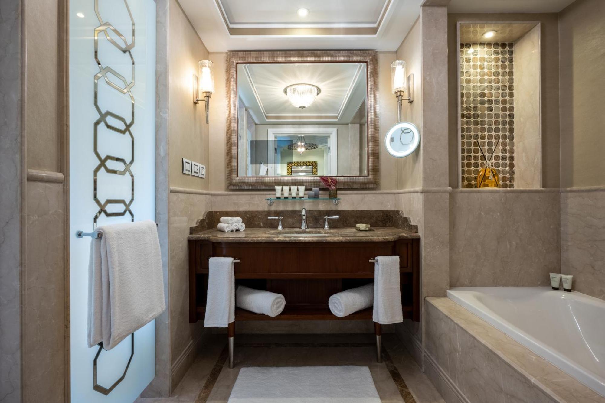 Superior King Room Balcony