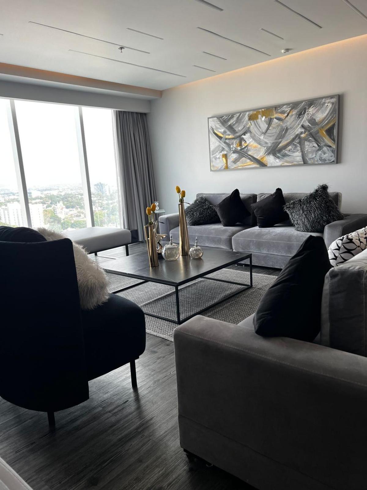 Deluxe King Suite,1614372854:JPEG