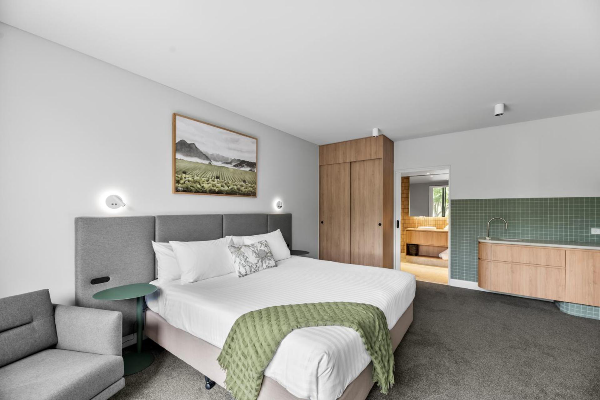 King Room with Garden View - Free Wifi and Parking