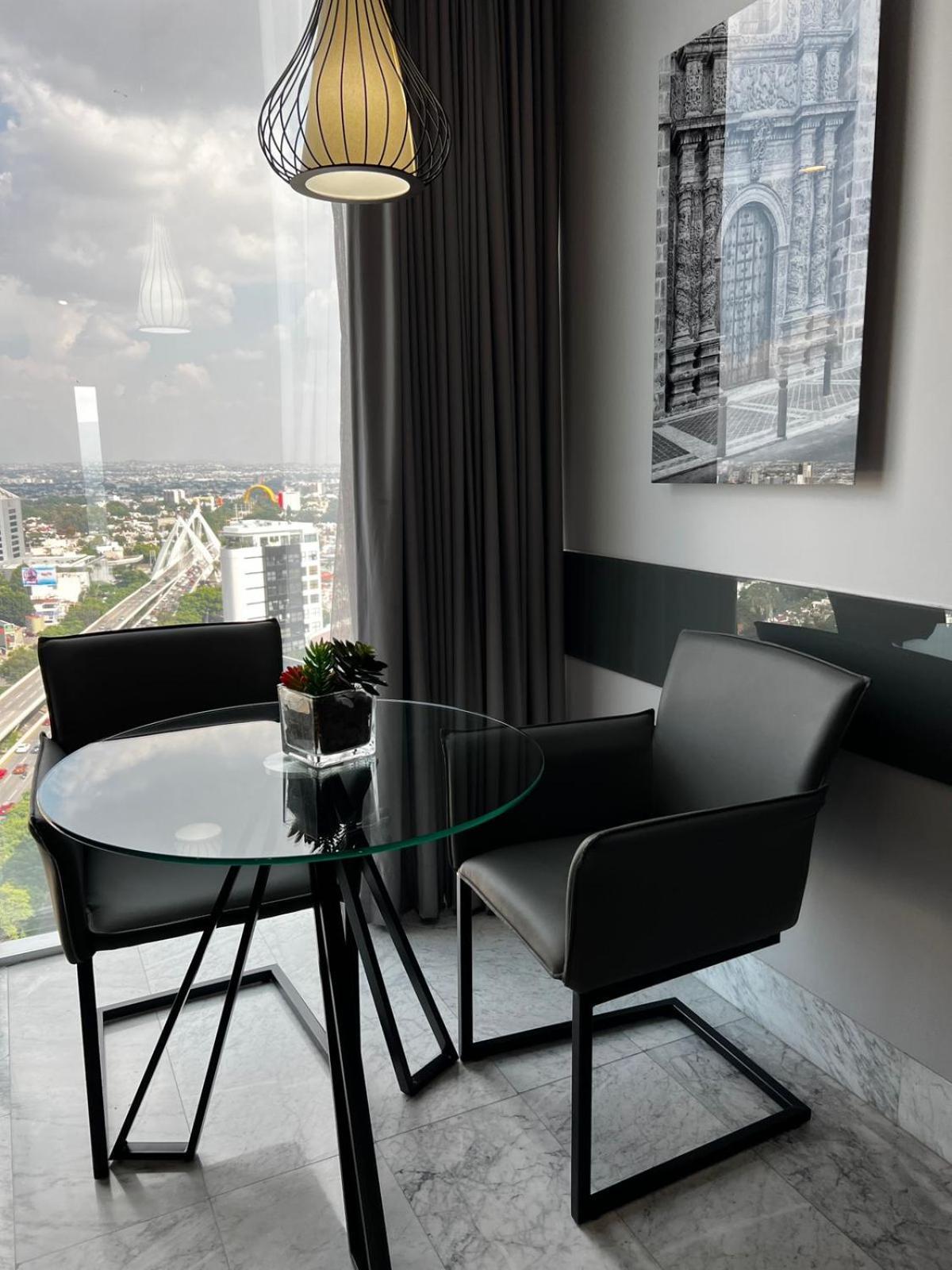 Deluxe King Suite