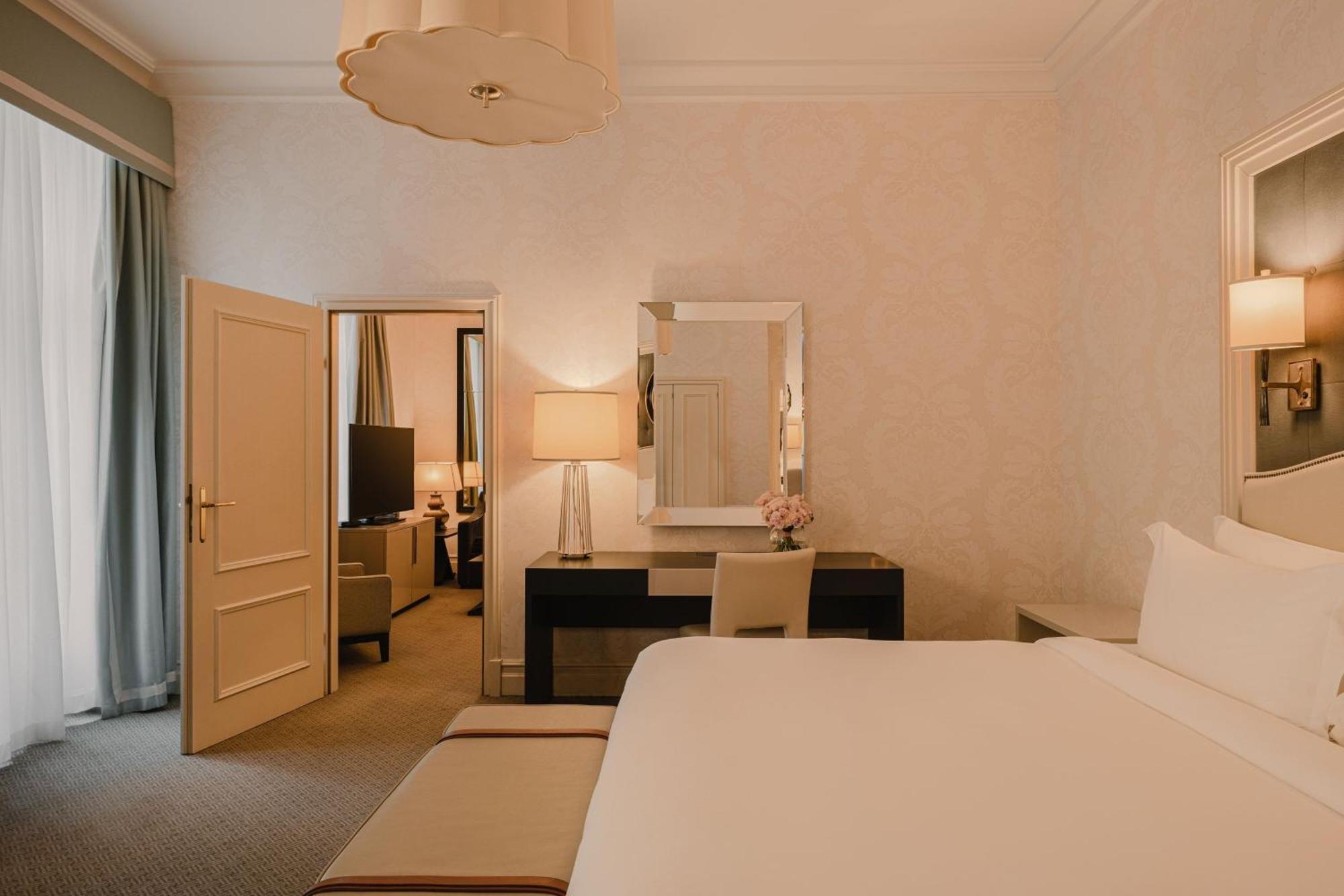 Bristol Suite 1 Bedroom Suite 1 King