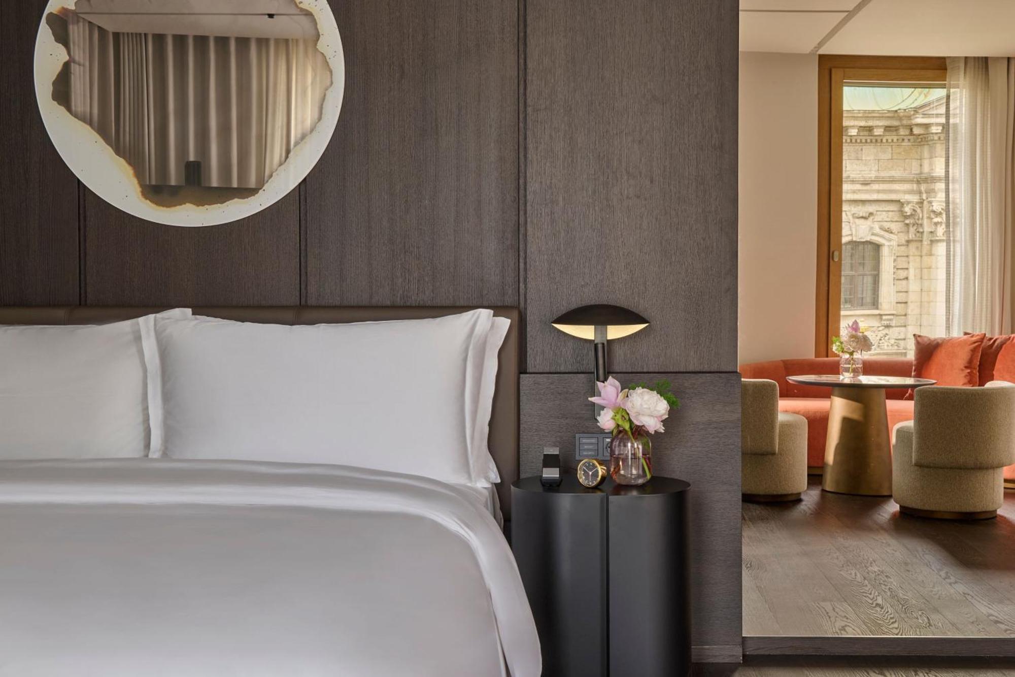 Grand Junior King Suite,1615487084:JPEG