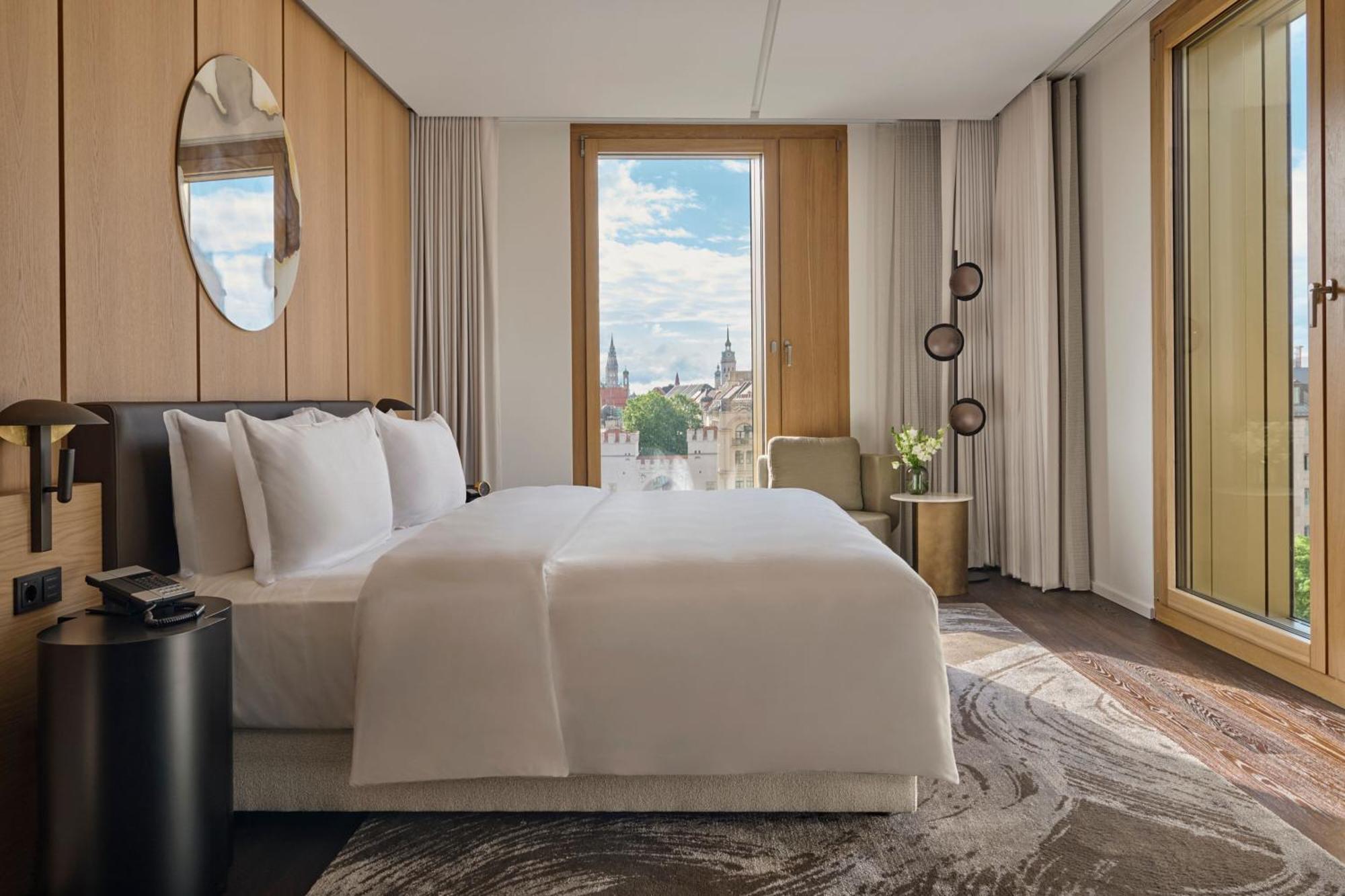 One-Bedroom Panorama King Suite with City View