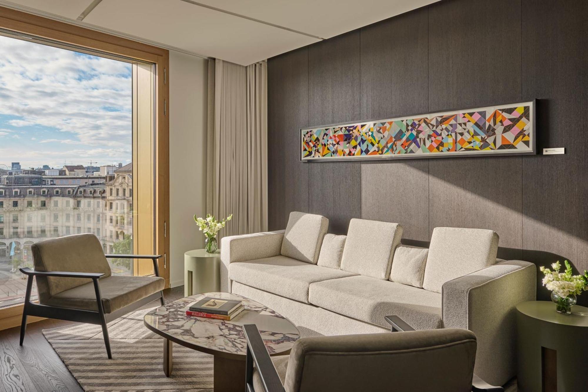 One-Bedroom Panorama King Suite City View