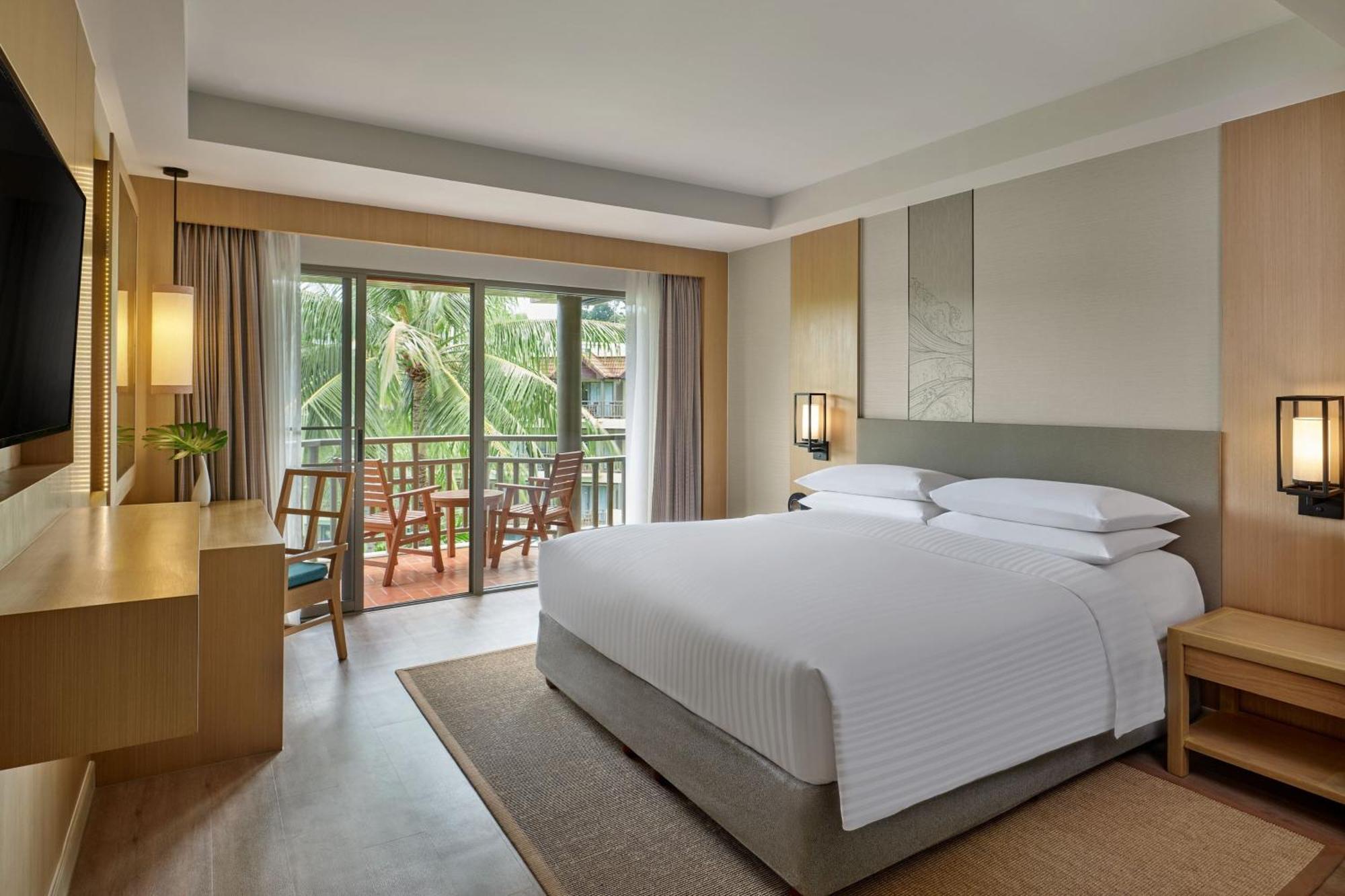 Guest room 1 King Pool View