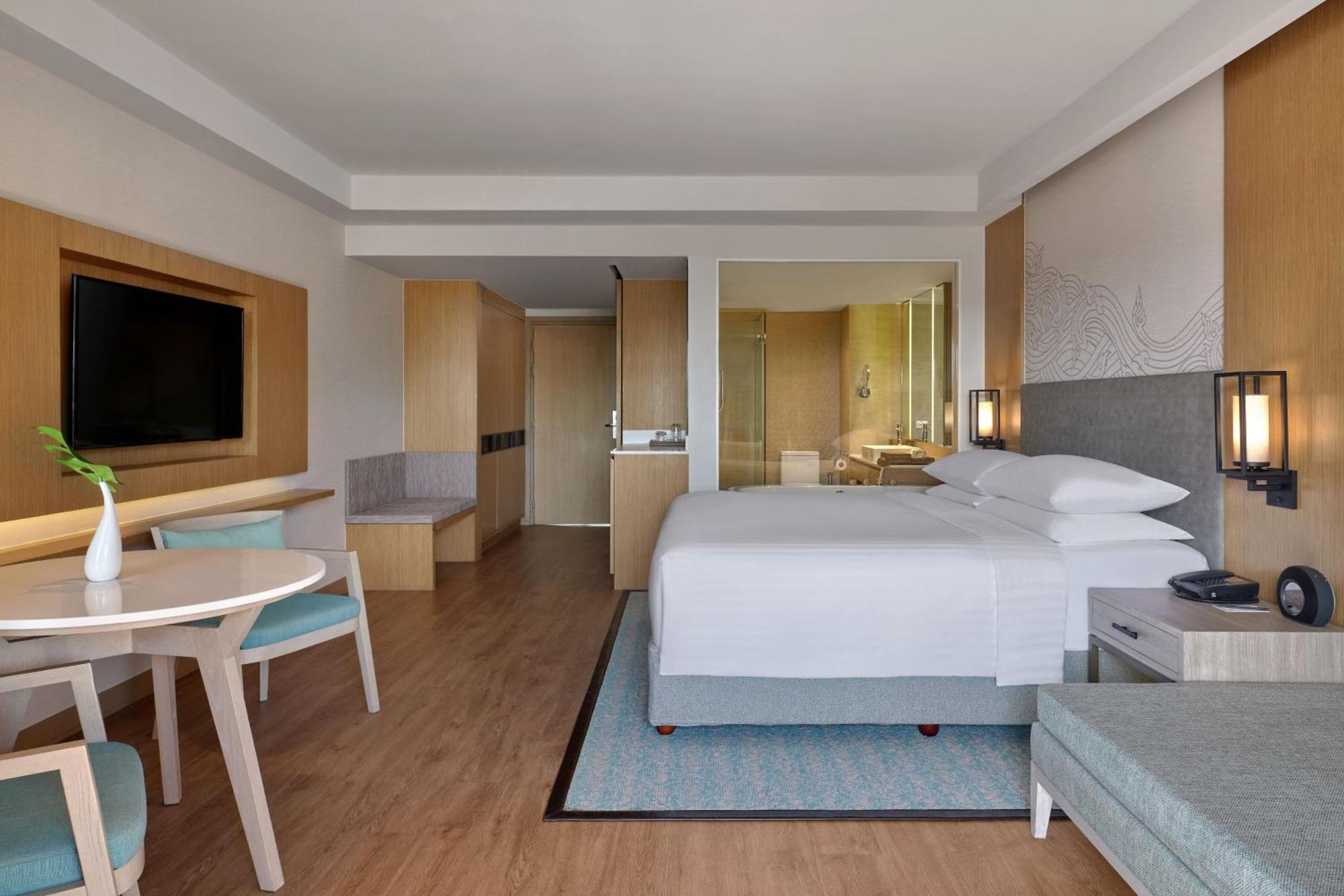 Larger Guest room 1 King Pool view Terrace