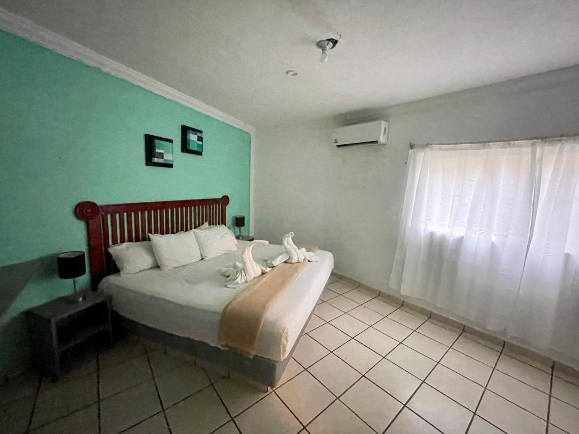 Deluxe King Suite