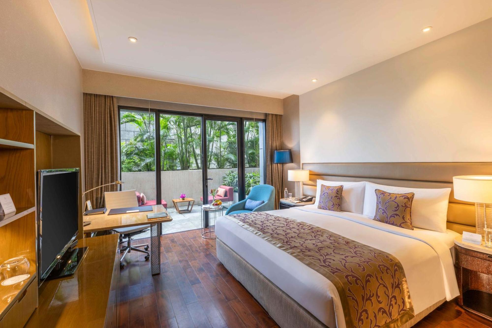 Deluxe Room Balcony savings on all hotel services